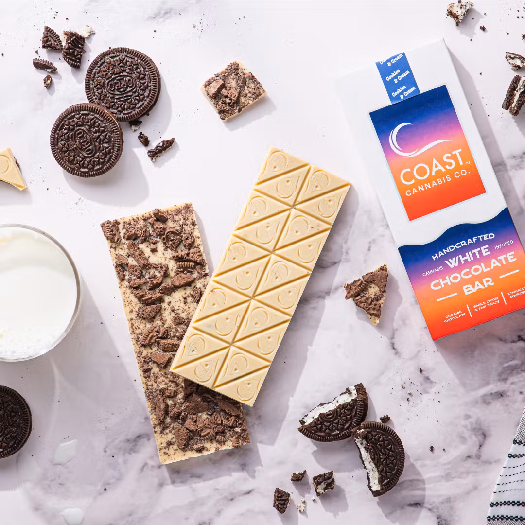 Photograph of product: Cookies & Cream | White Chocolate Bar | 20 Piece (100mg)