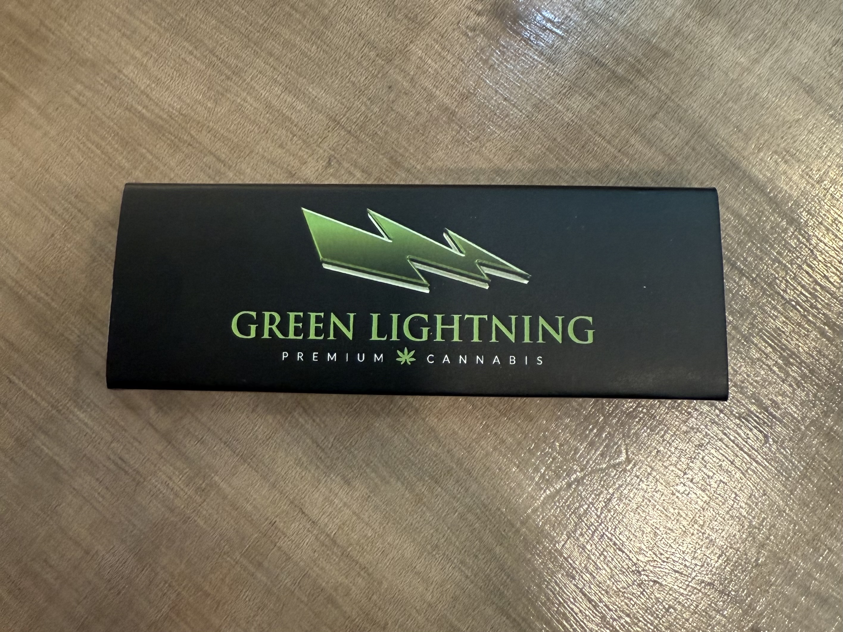 Photograph of product: Green Lightning Rolling Papers