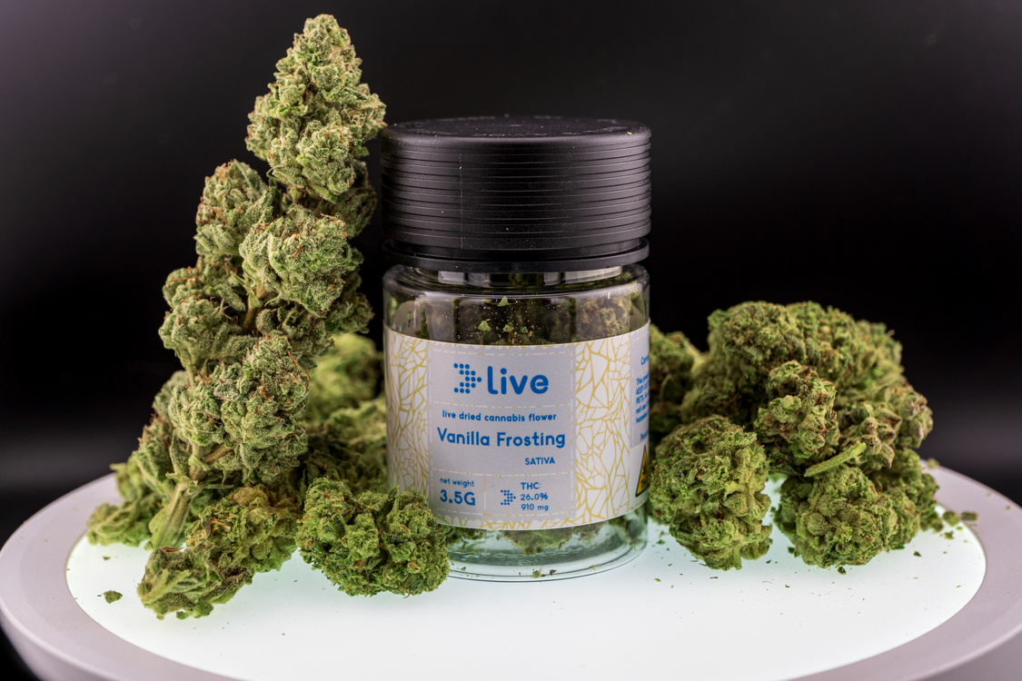 Photograph of product: Live - Vanilla Frosting - Flower - 3.5g