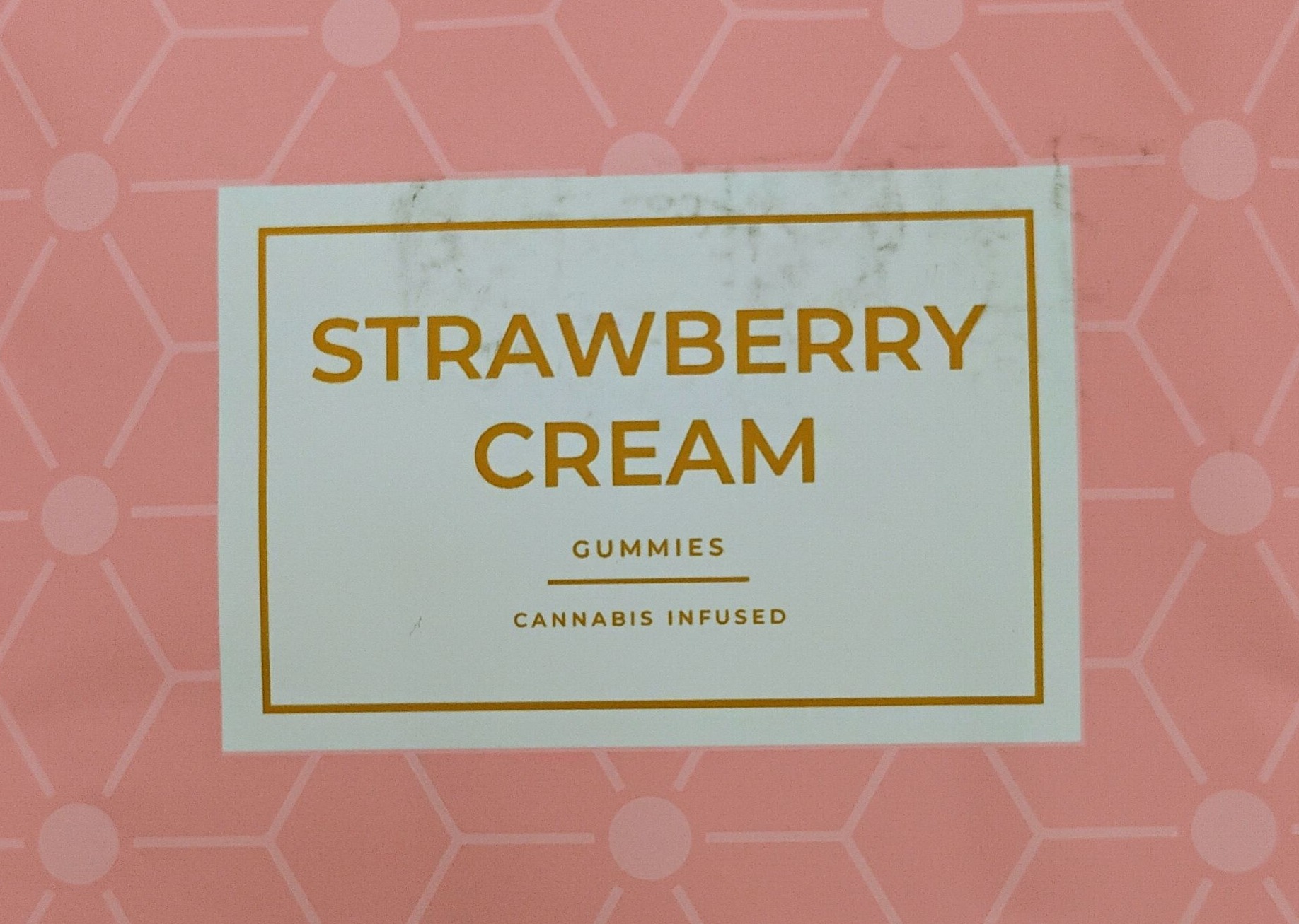 Photograph of product: Bold Cultivation Strawberry Cream Gummies Oui'd 100mg