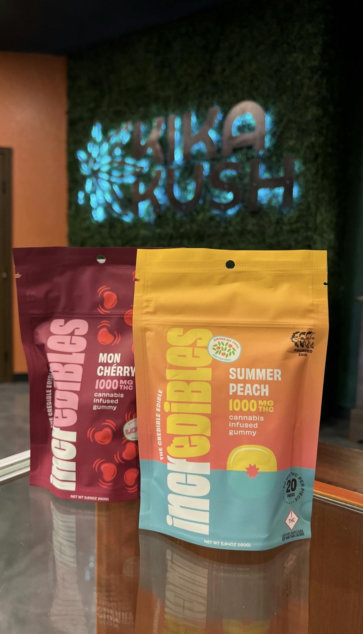 Photograph of product: Incredibles - Gummies - Summer Peach - 1000mg