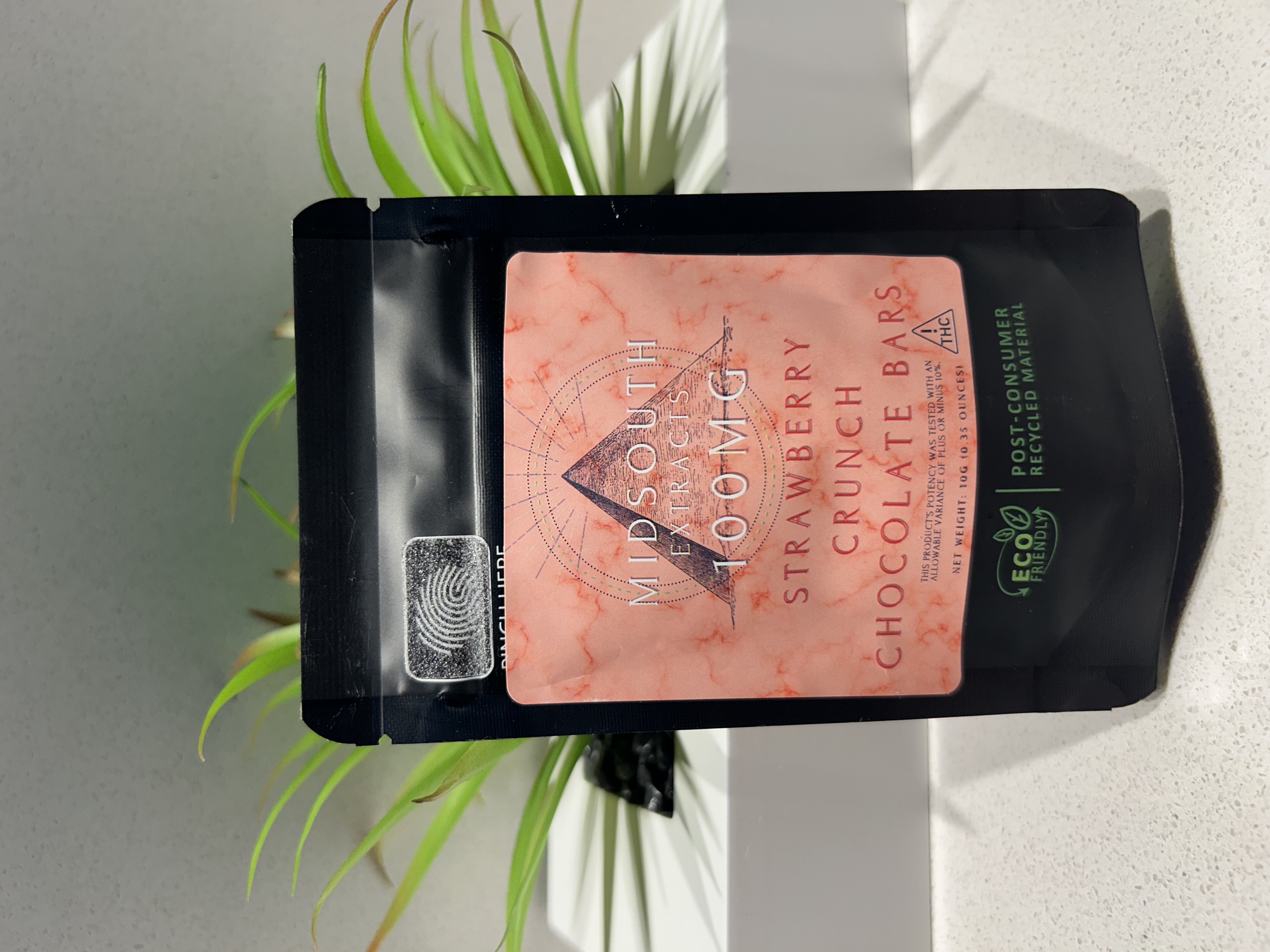 Photograph of product: Midsouth | Strawberry Crunch | 100mg