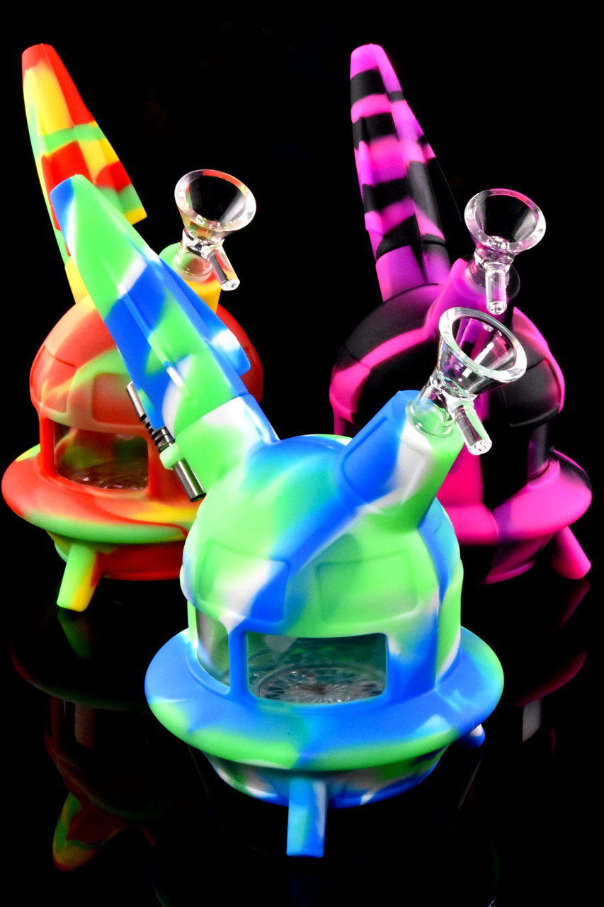 Photograph of product: 7" Small Silicone 2 in 1 LED UFO Water Pipe and Nectar Straw