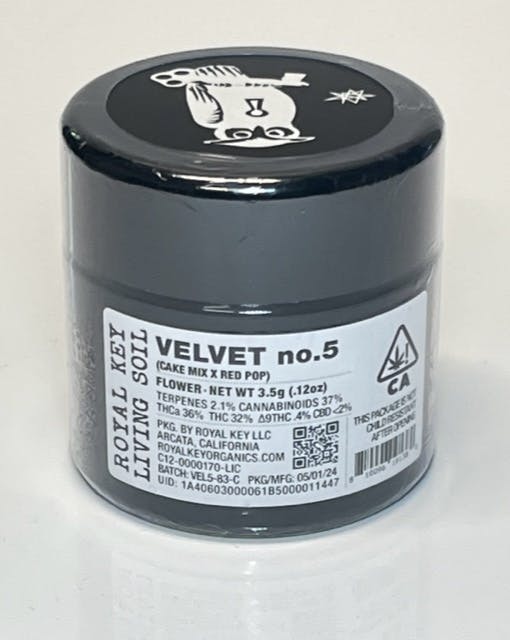 Photograph of product: Royal Keys Velvet No. 5 1/8 32%