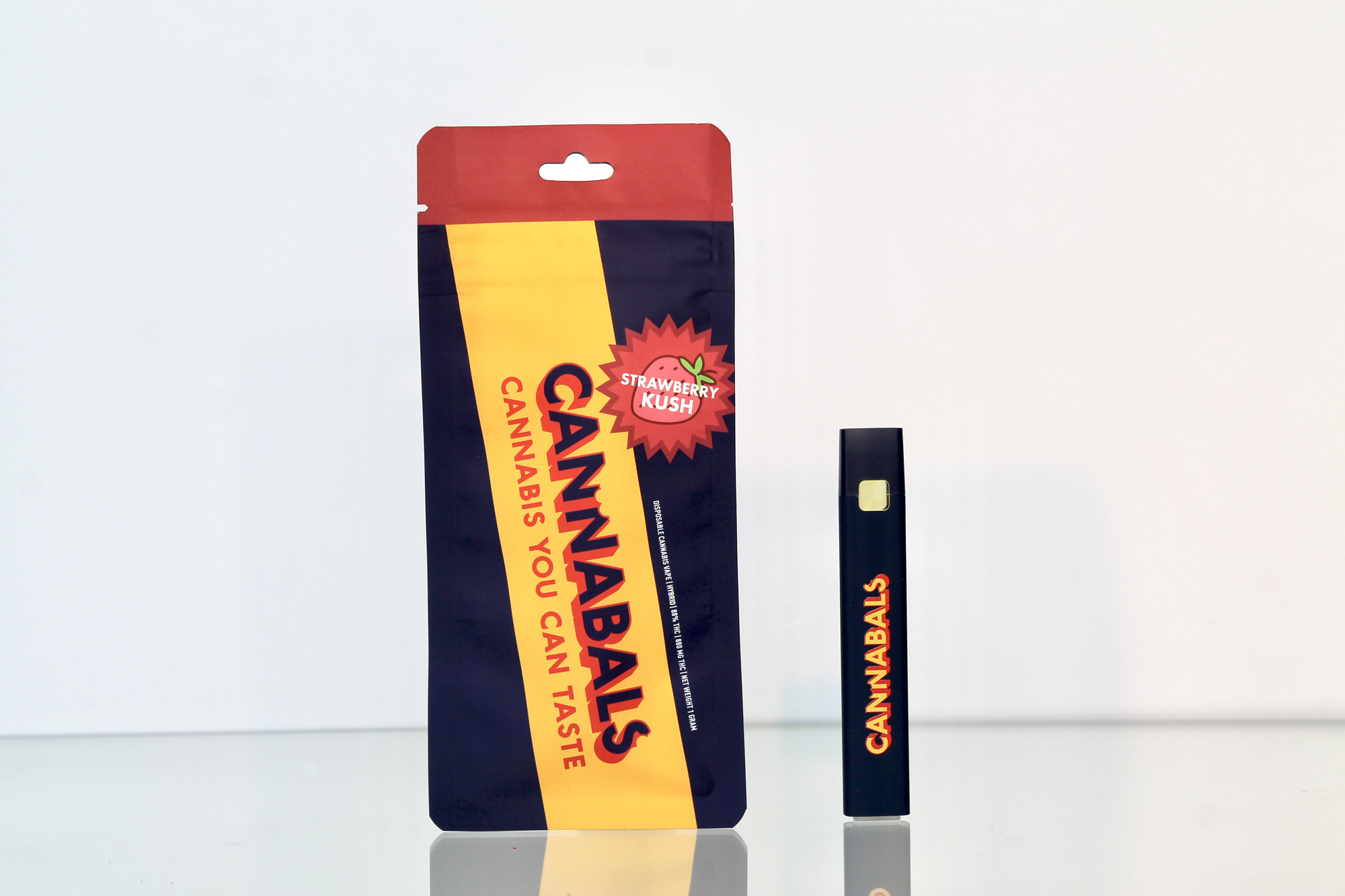 Photograph of product: Cannabals | Strawberry Kush | Hybrid | AIO