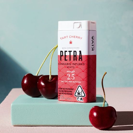 Photograph of product: [Petra] TH-oui Mints - 100mg - Tart Cherry (H) - 