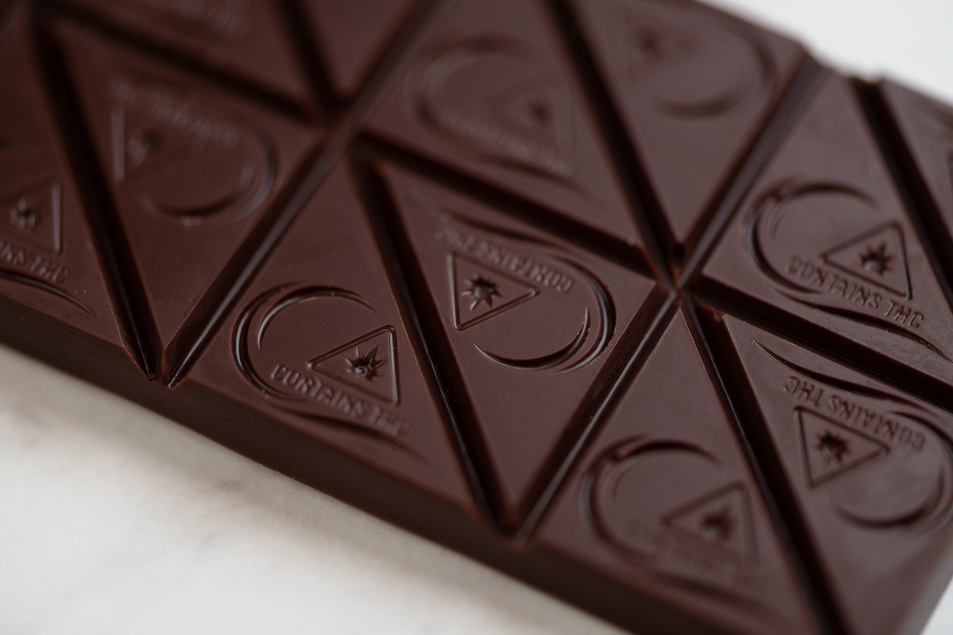 Photograph of product: Coast | Dark Chocolate 1:1 | 100mg TH-oui 100mg CBD