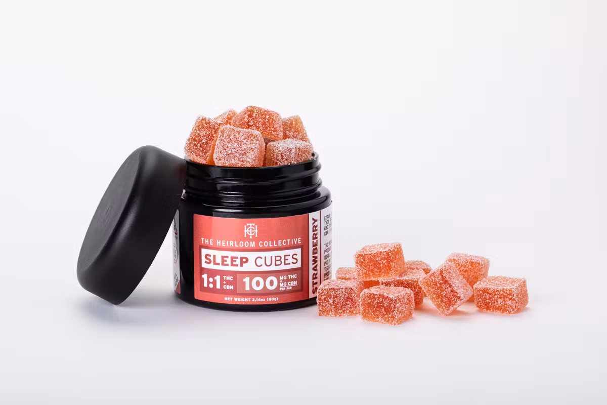 Photograph of product: 1:1 TH-oui/CBN Sleep Strawberry Gummy Cubes 20pk | 100mg
