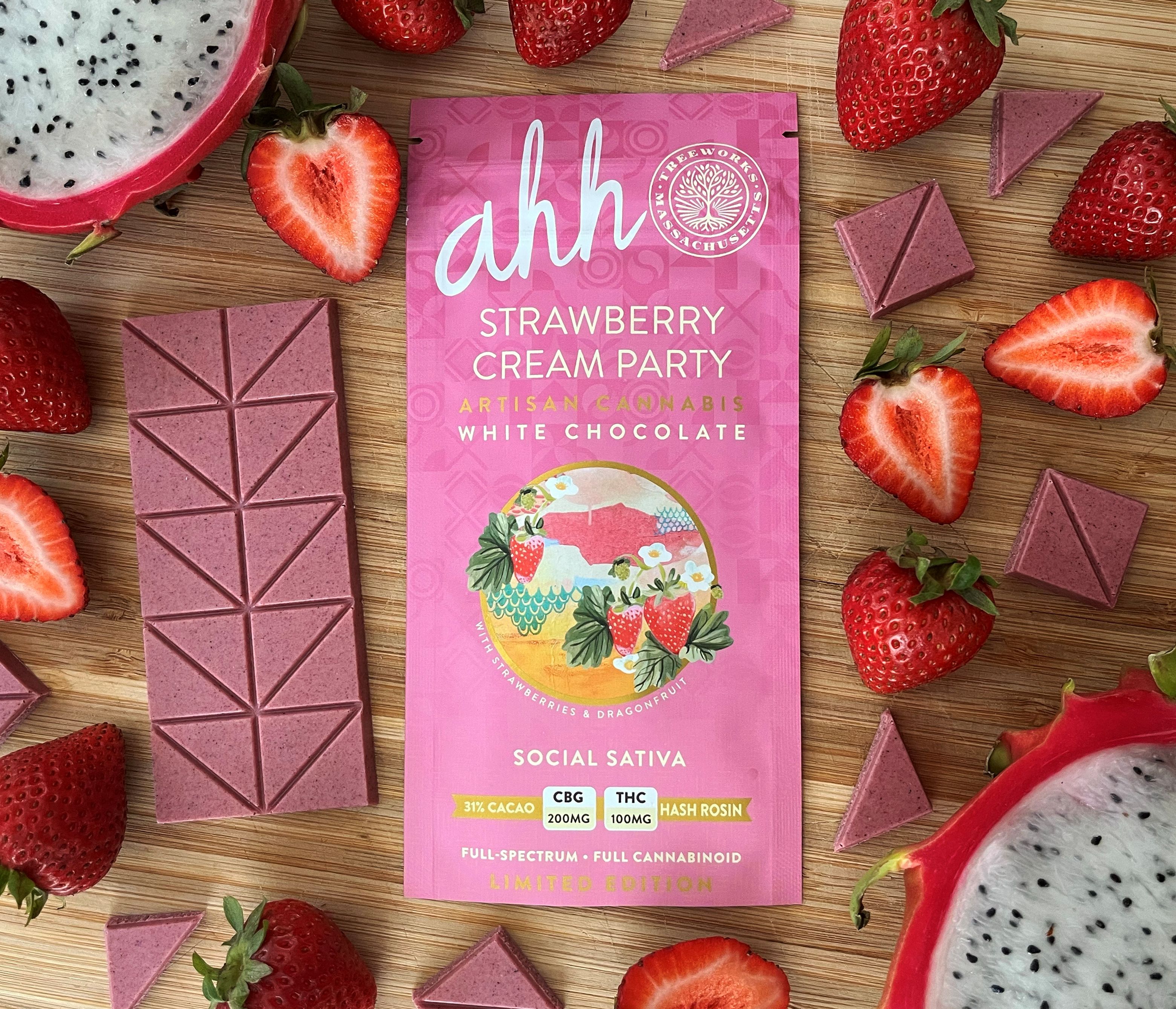 Photograph of product: Ahh - Strawberry Cream Party 2:1 (CBG:TH-oui) - Chocolate Bar - 100mg