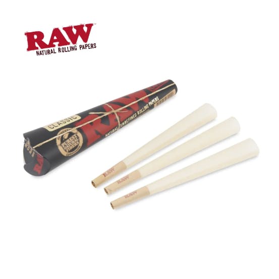 Photograph of product: RAW CLASSIC BLACK 3PK KING CONES