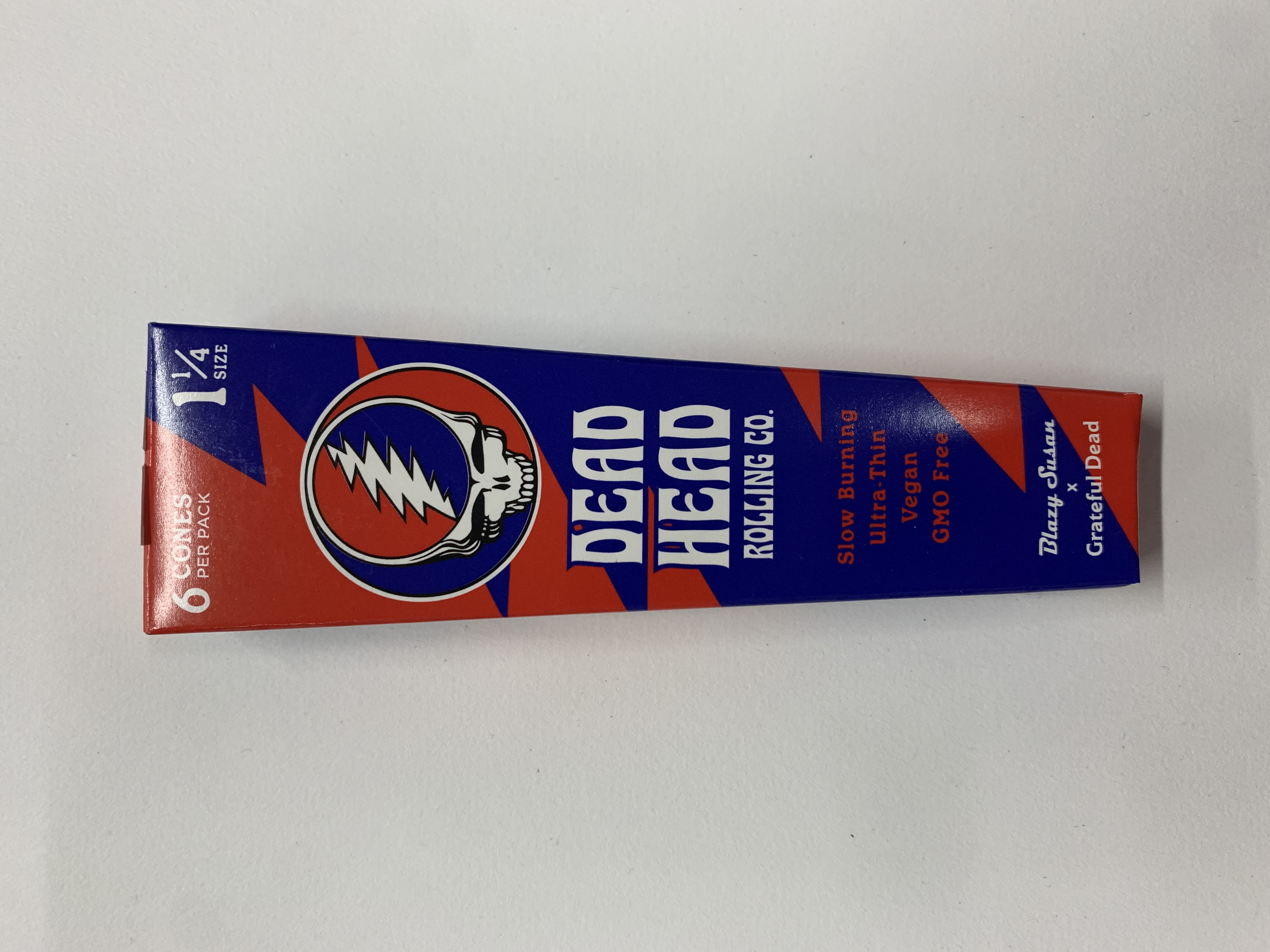 Photograph of product: Rolling Paper - Blazy Susan - Grateful Dead (1 1/4 Size) Cone - 6pk