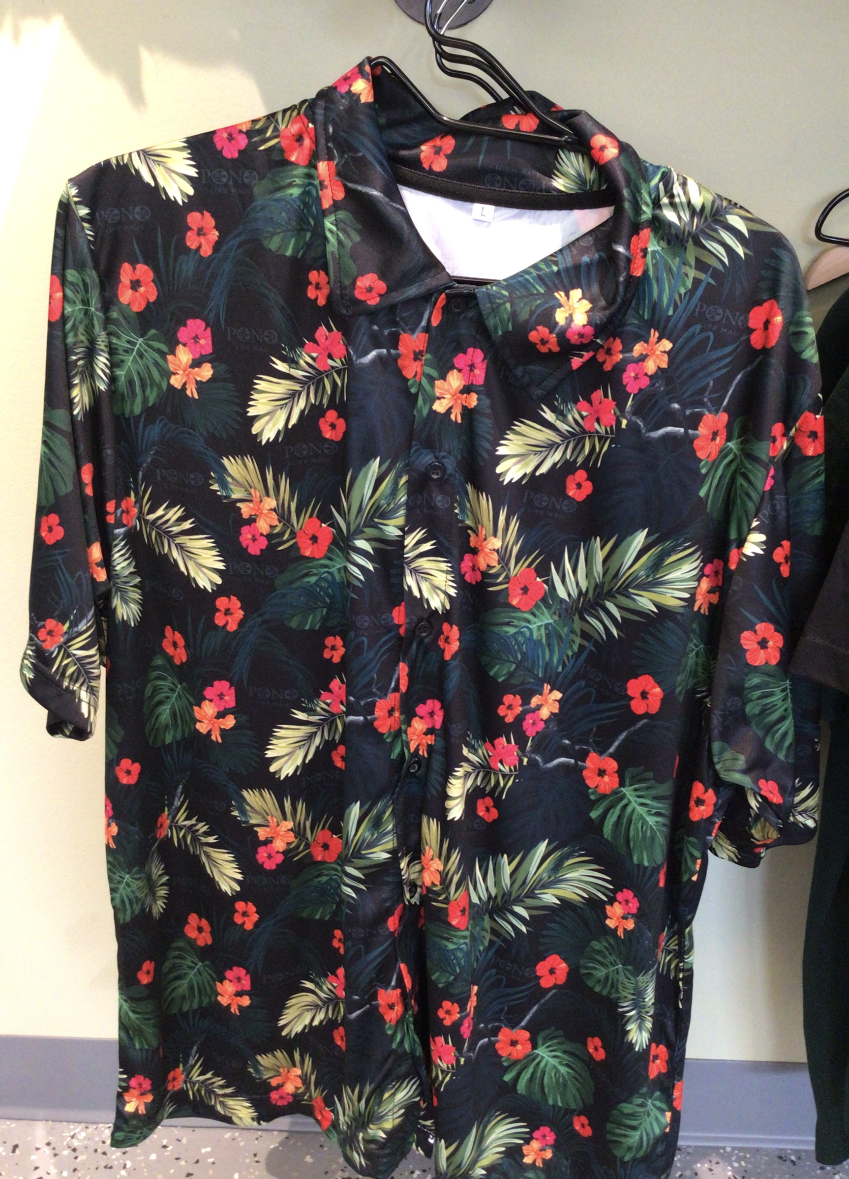 Photograph of product: PONO Aloha Shirt L