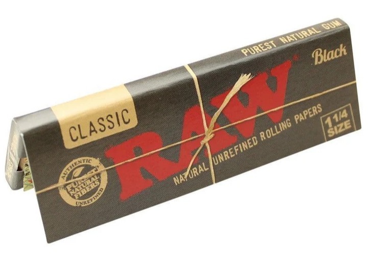 Photograph of product: RAW | Black Classic Rolling Paper - 1.25
