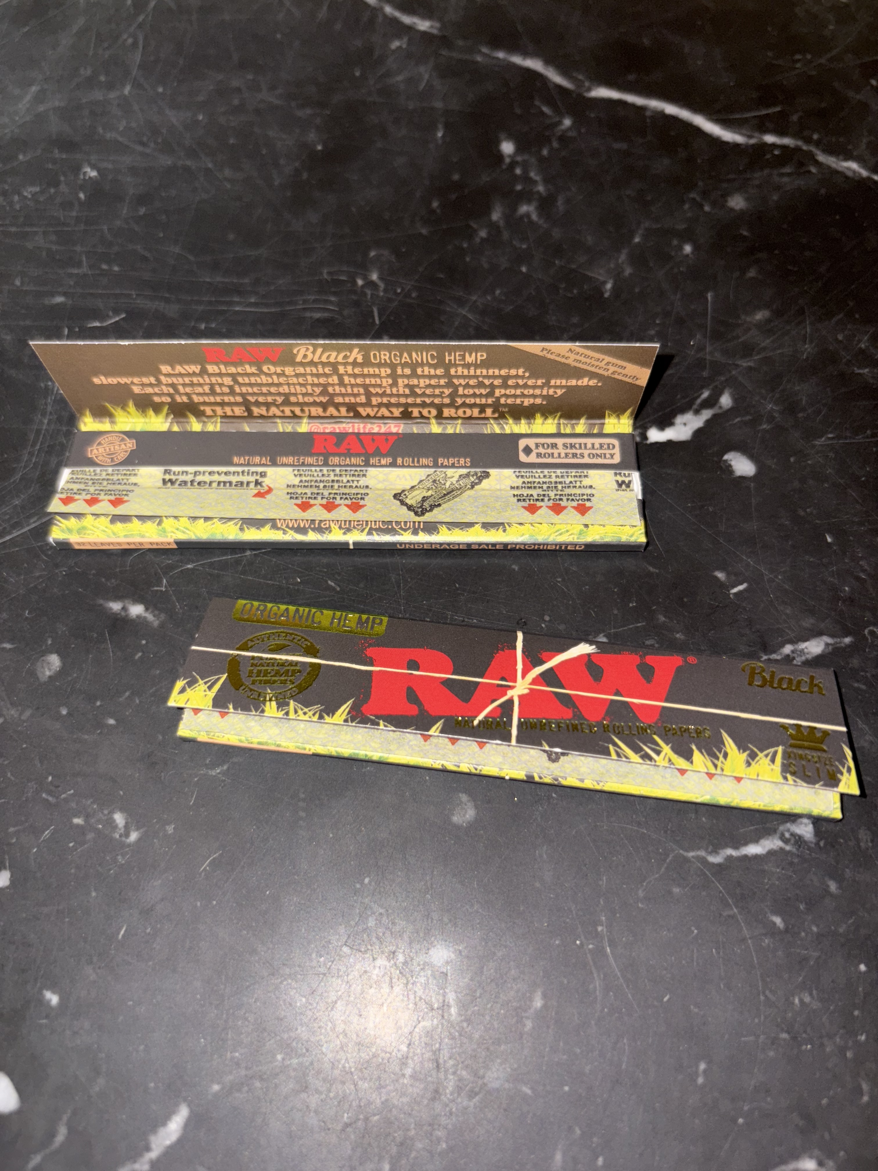 Photograph of product: RAW - Black Organic Hemp - King Size Slim - Rolling Papers