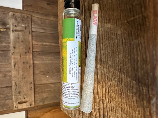 Photograph of product: Flavorline Oui'd Rainbow Marker pre roll