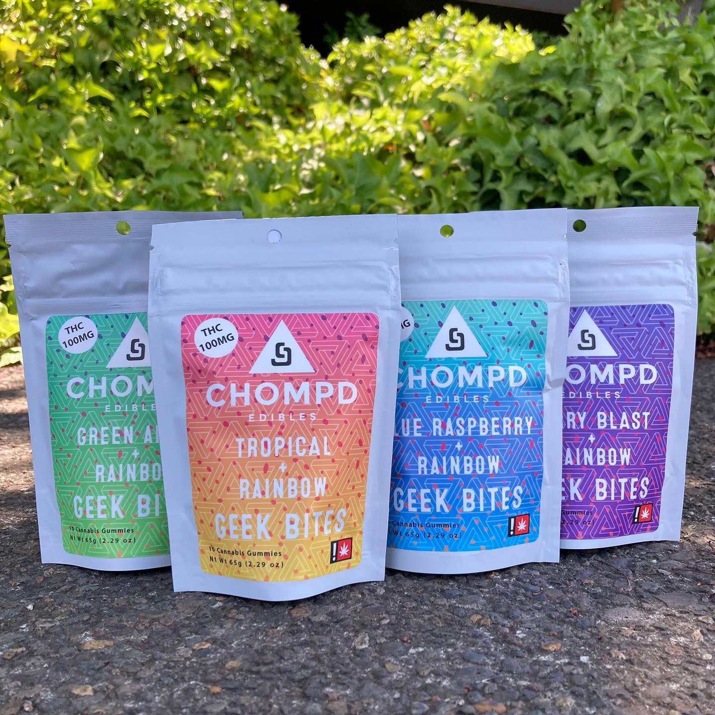 Photograph of product: CHOMPD - Tropical Rainbow Geek Bites - 100mg
