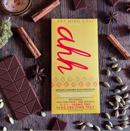 Photograph of product: Ahh 4:2:1 Sky High Chai Cinnamon & Cardamom Chocolate Bar 100mg 20pk (TH-oui:CBG:TH-ouiV)