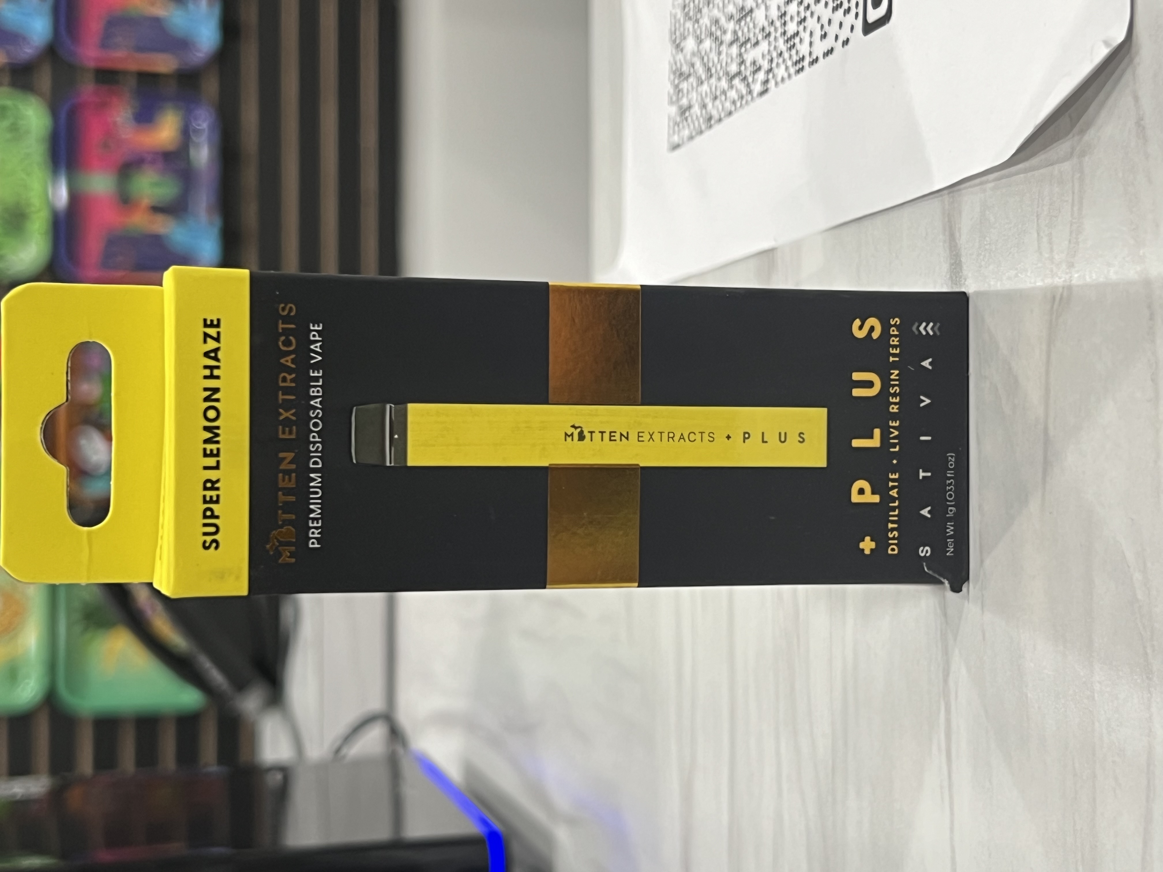Photograph of product: Mitten Extracts Super Lemon Haze - Disposable Vape