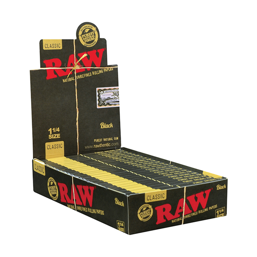 Photograph of product: RAW | Black Classic Rolling Papers | 1 1/4 Size