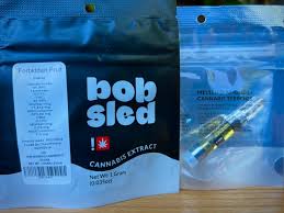 Photograph of product: Bobsled | NECTARINE LIPS Black Line Distillate Cartridge