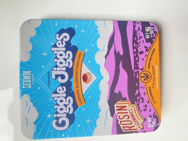 Photograph of product: Giggle Jiggles - 5mg Rosin Gummies - VT Blueberry Pancakes