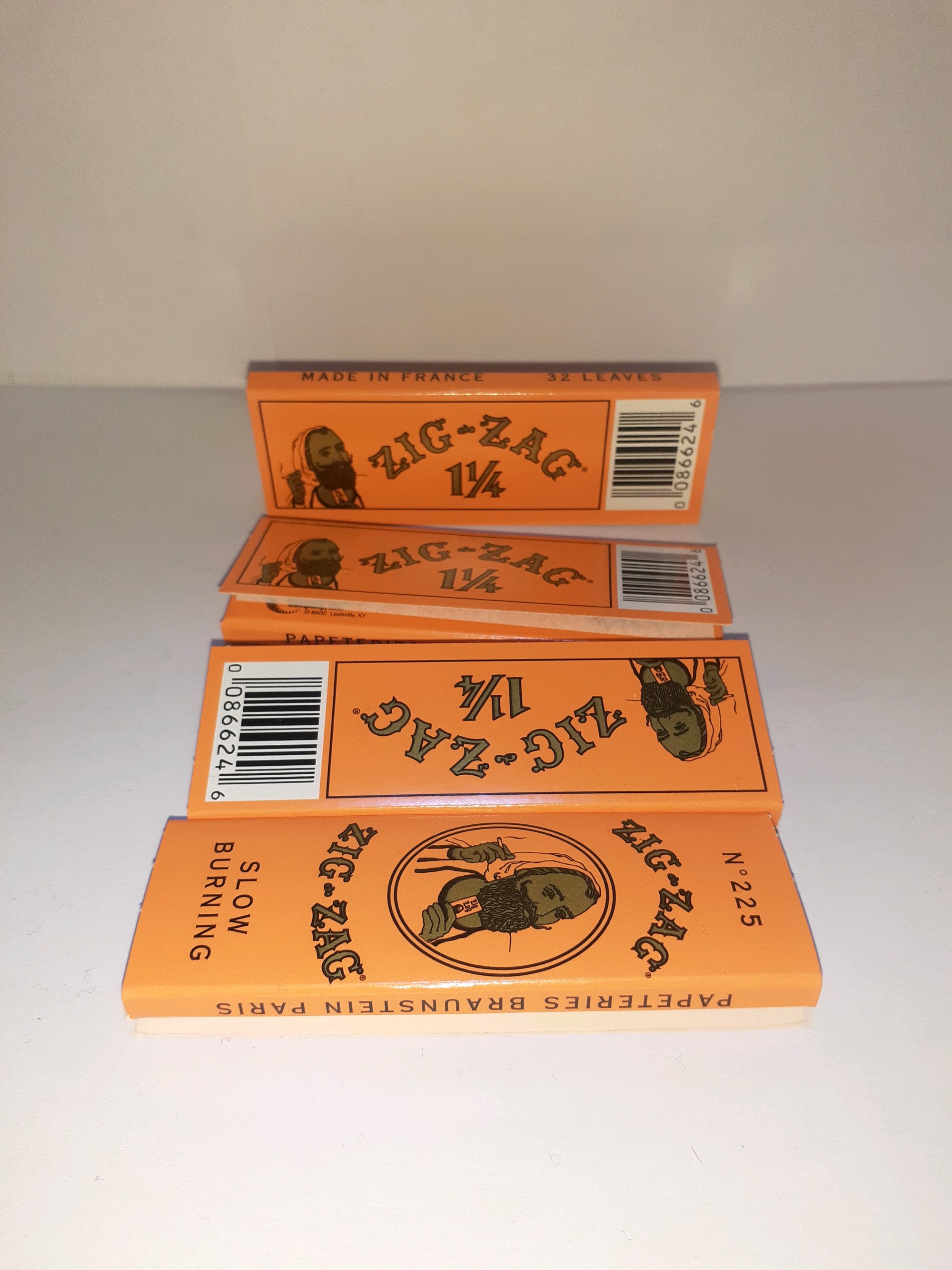 Photograph of product: Papers Zig Zag 1 1/4 Orange