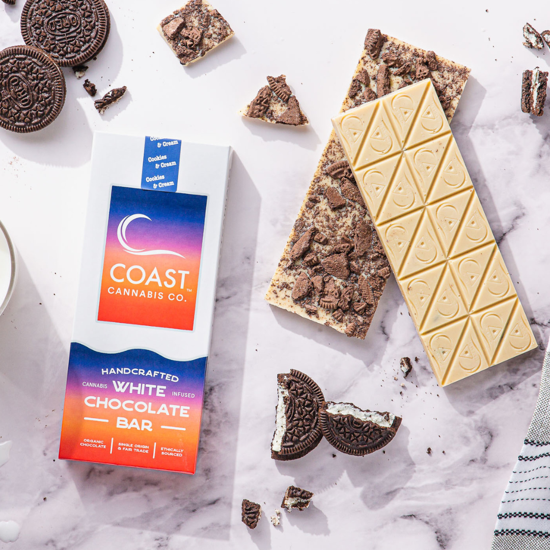 Photograph of product: Coast Cookies and Cream Chocolate Bar 100mg 20pk