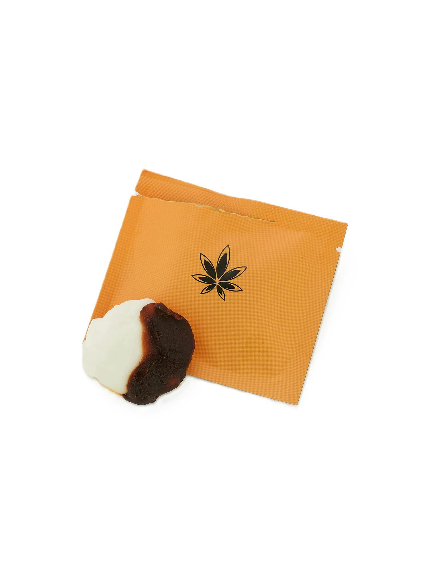 Photograph of product: Black n White Cookies | 10 pack