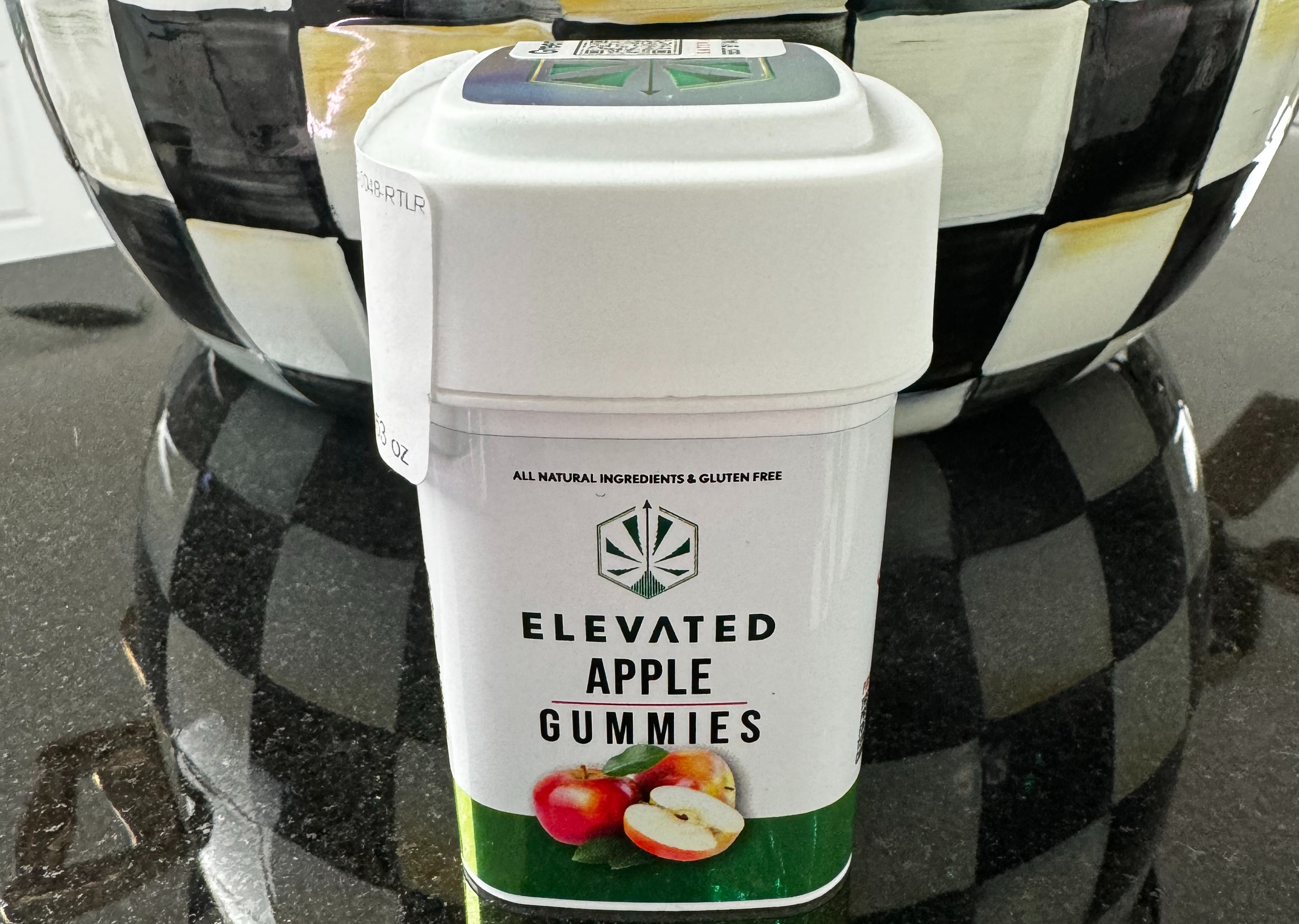 Photograph of product: ELEVATED - GREEN APPLE Gummies 100mg (S)