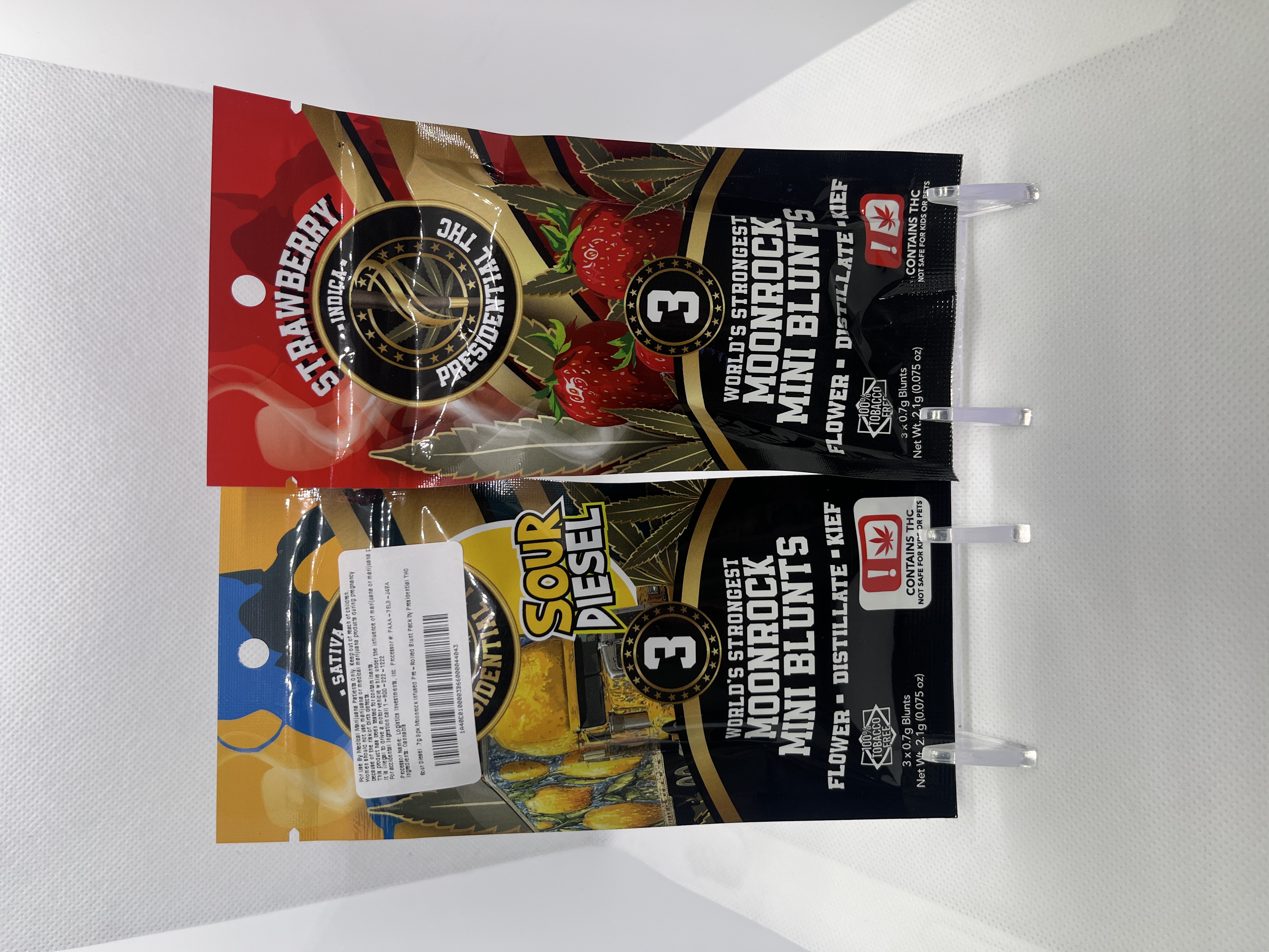 Photograph of product: Strawberry 3pk Moonrock Infused Pre-Rolled Blunt Pack by Presidential TH-oui