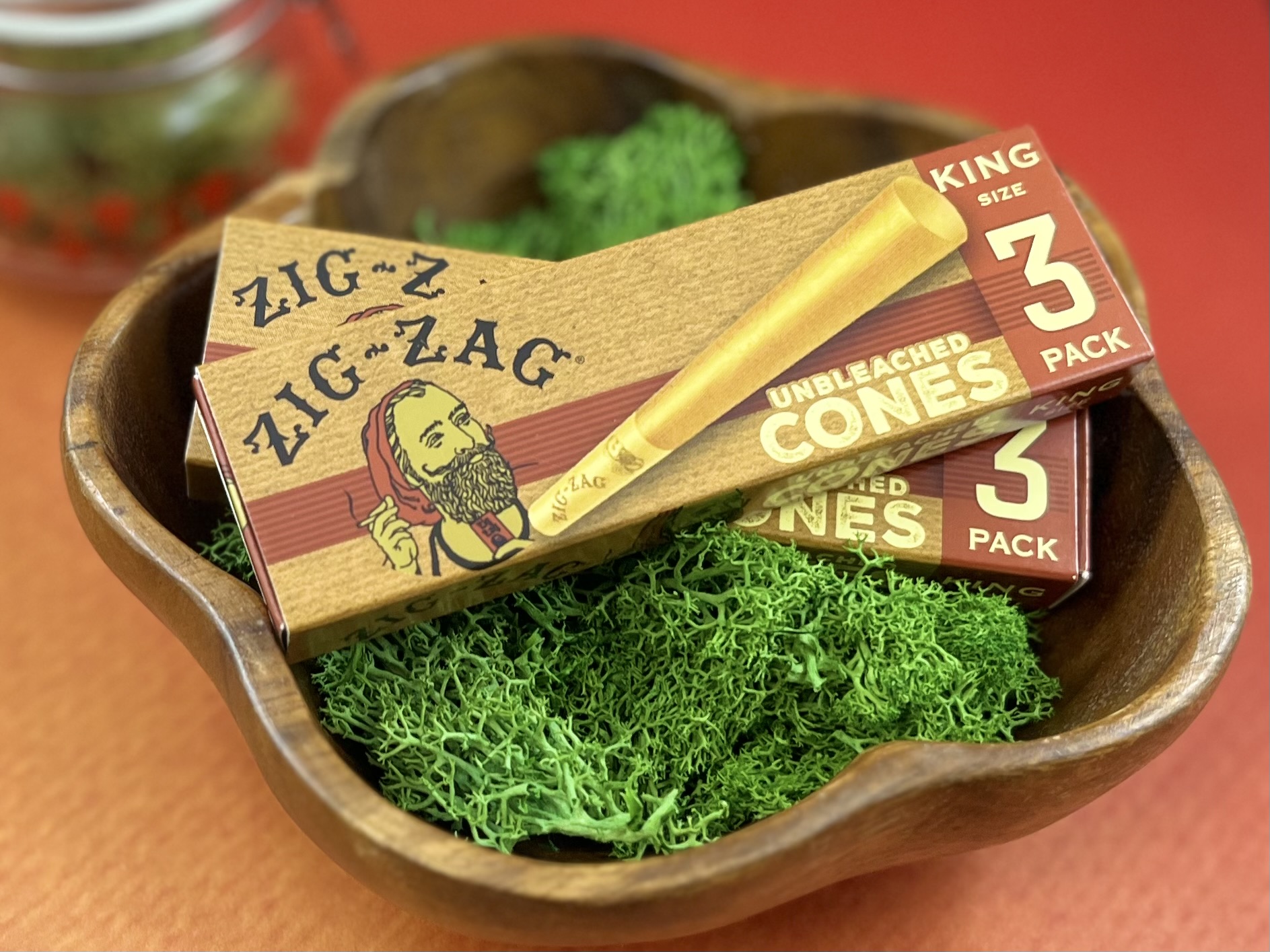 Photograph of product: Zig Zag Unbleached King Cones 3pk