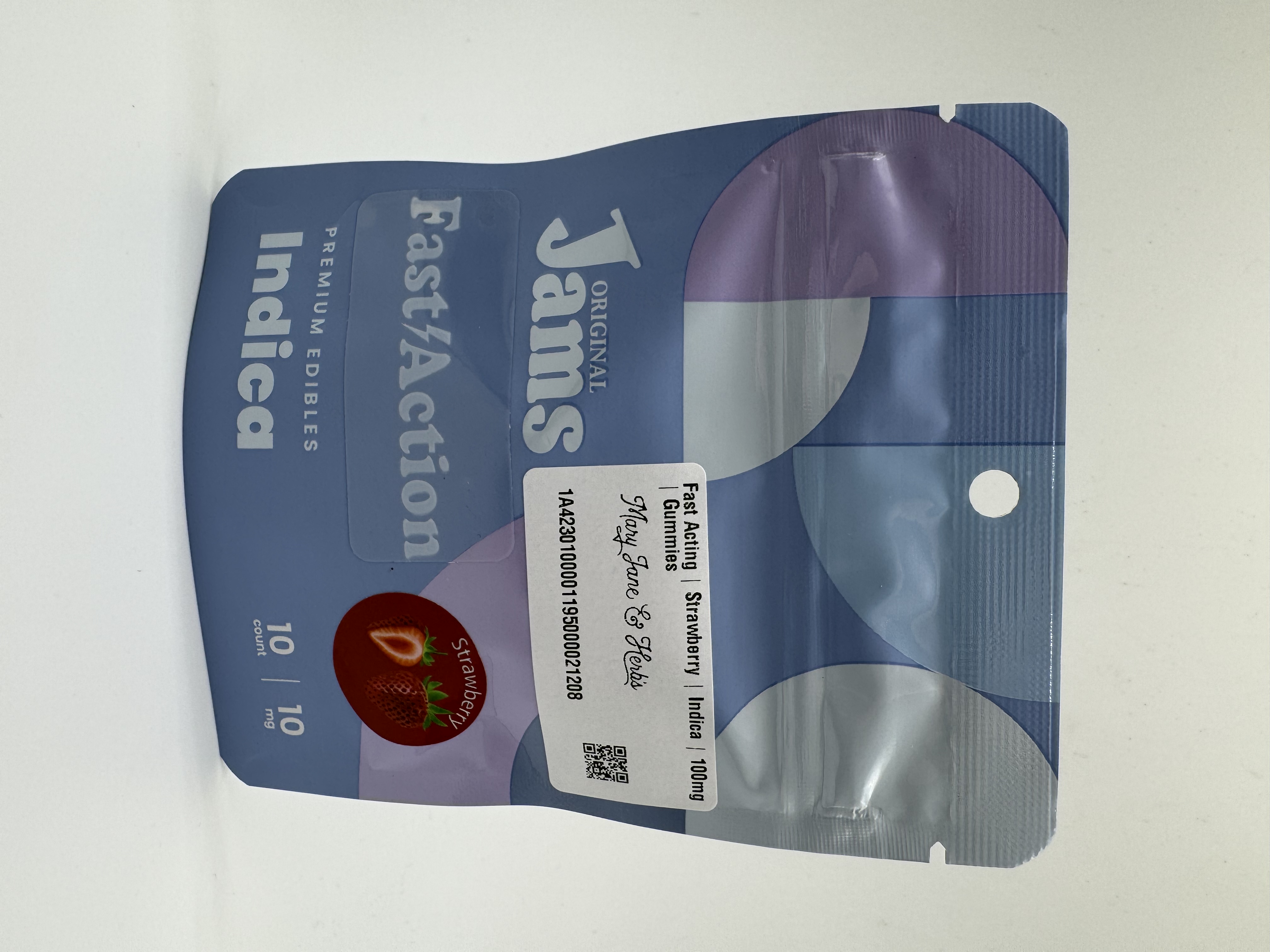 Photograph of product: Fast Acting | Strawberry | Oui'd | 100mg | Gummies