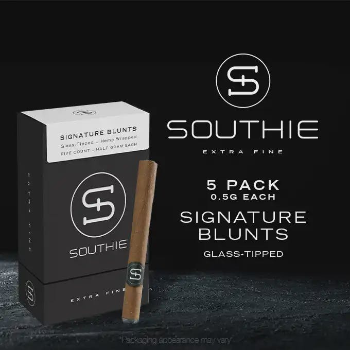 Photograph of product: Hella Gas .5g Glass Tip Blunt Pack (5ct)