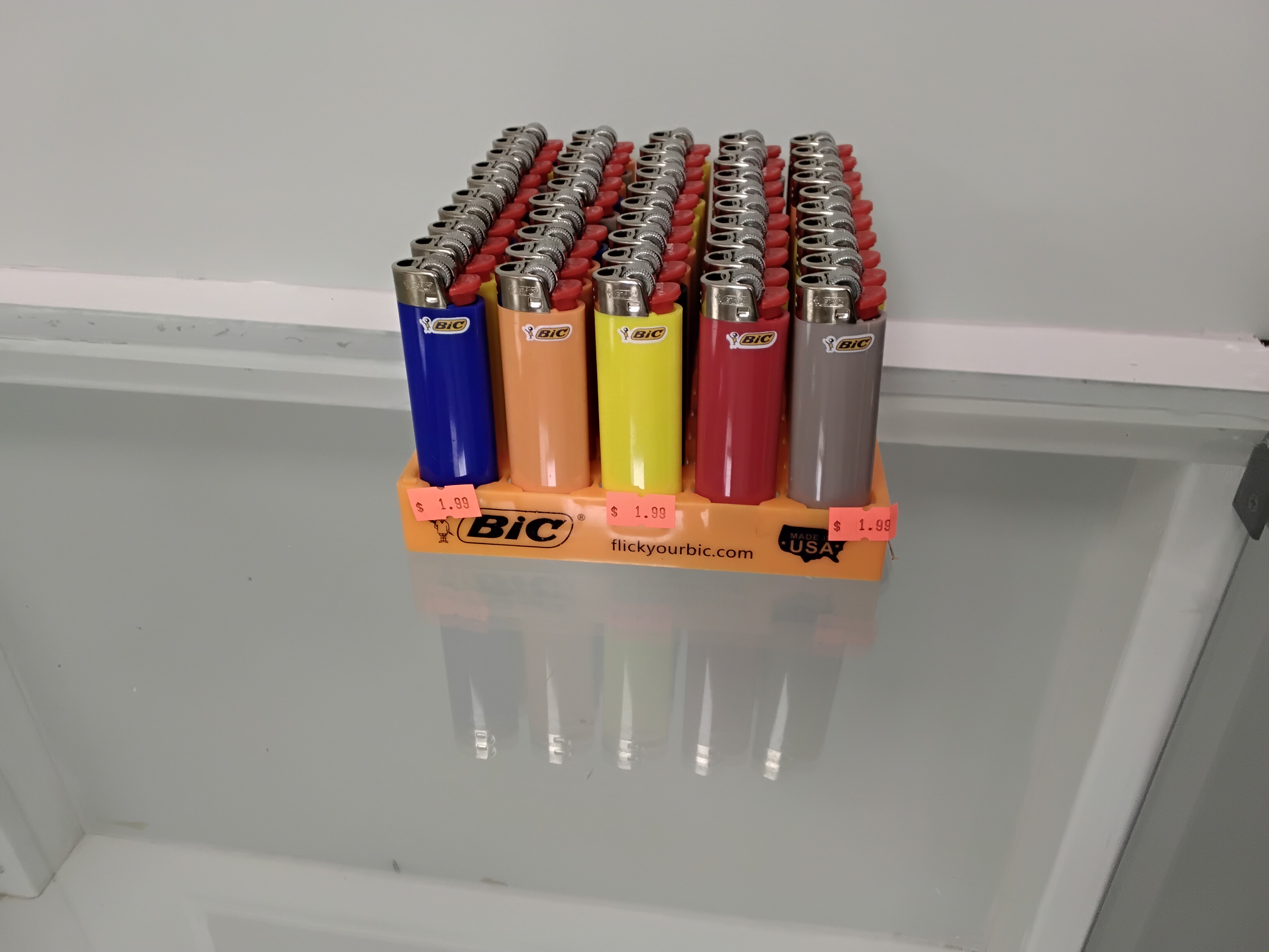 Photograph of product: Bic Regular Lighter