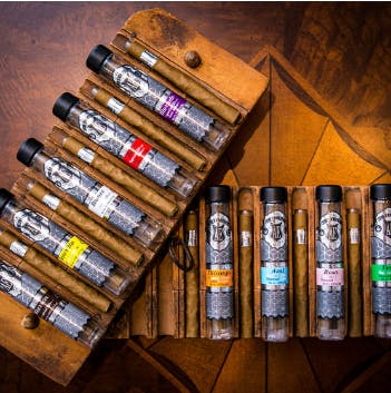 Photograph of product: El Blunto- Azul Oui'd Diamond Blunt 1.65g