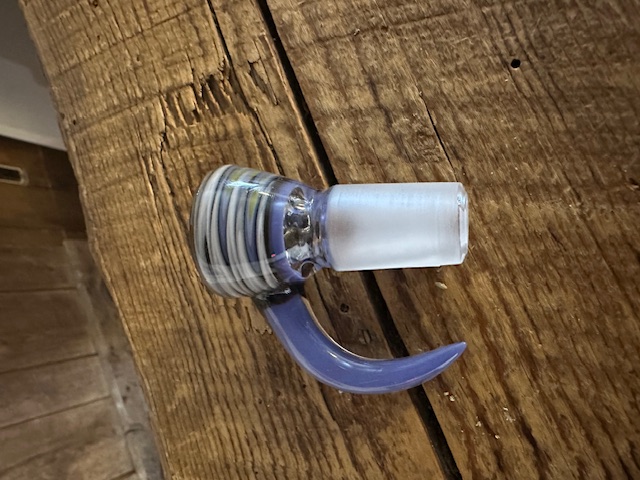 Photograph of product: Soberano Glass Periwinkle & spiral 18mm slide
