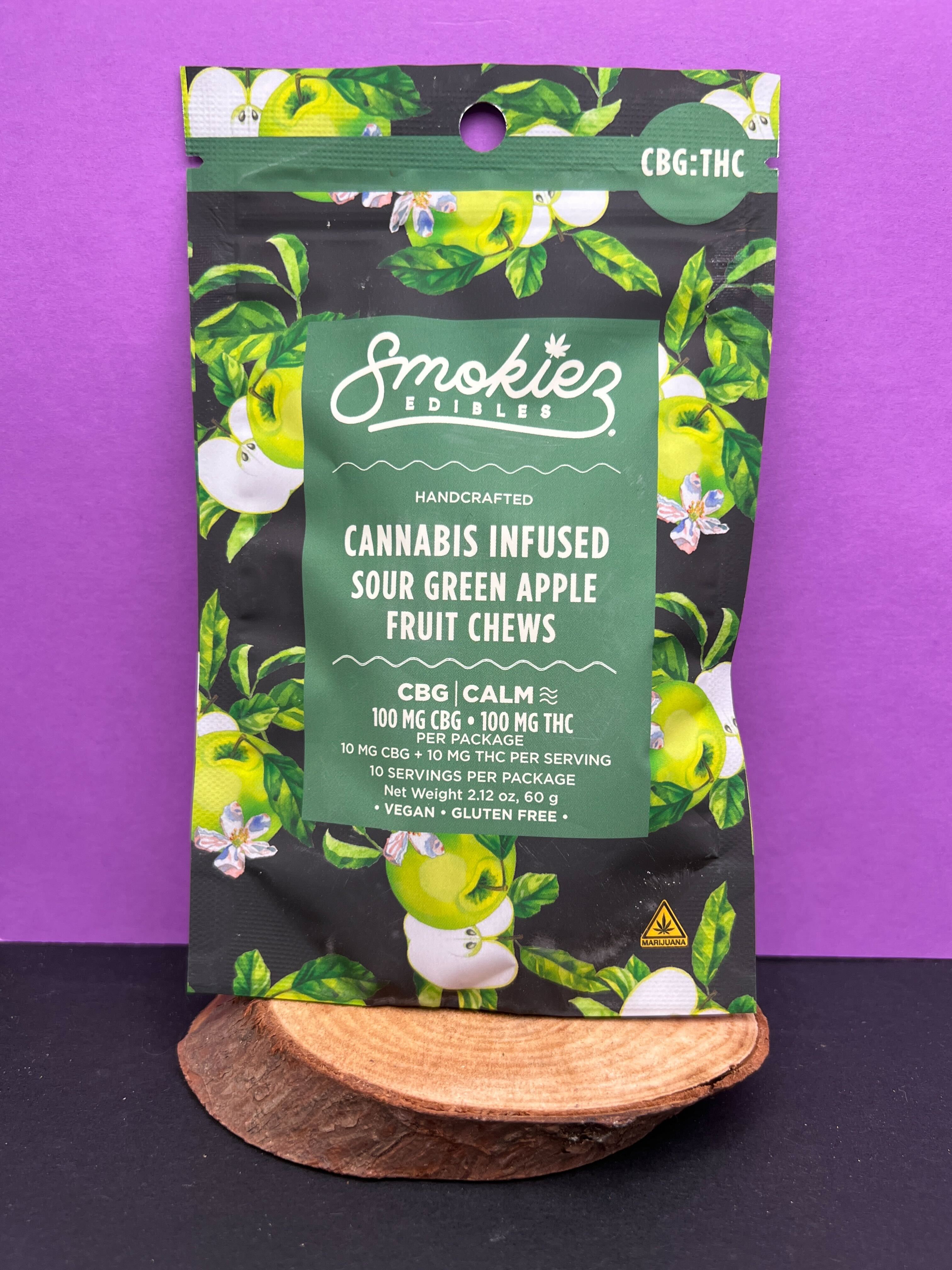 Photograph of product: 10pk Sour Green Apple 1:1 CBG Gummies - Smokiez