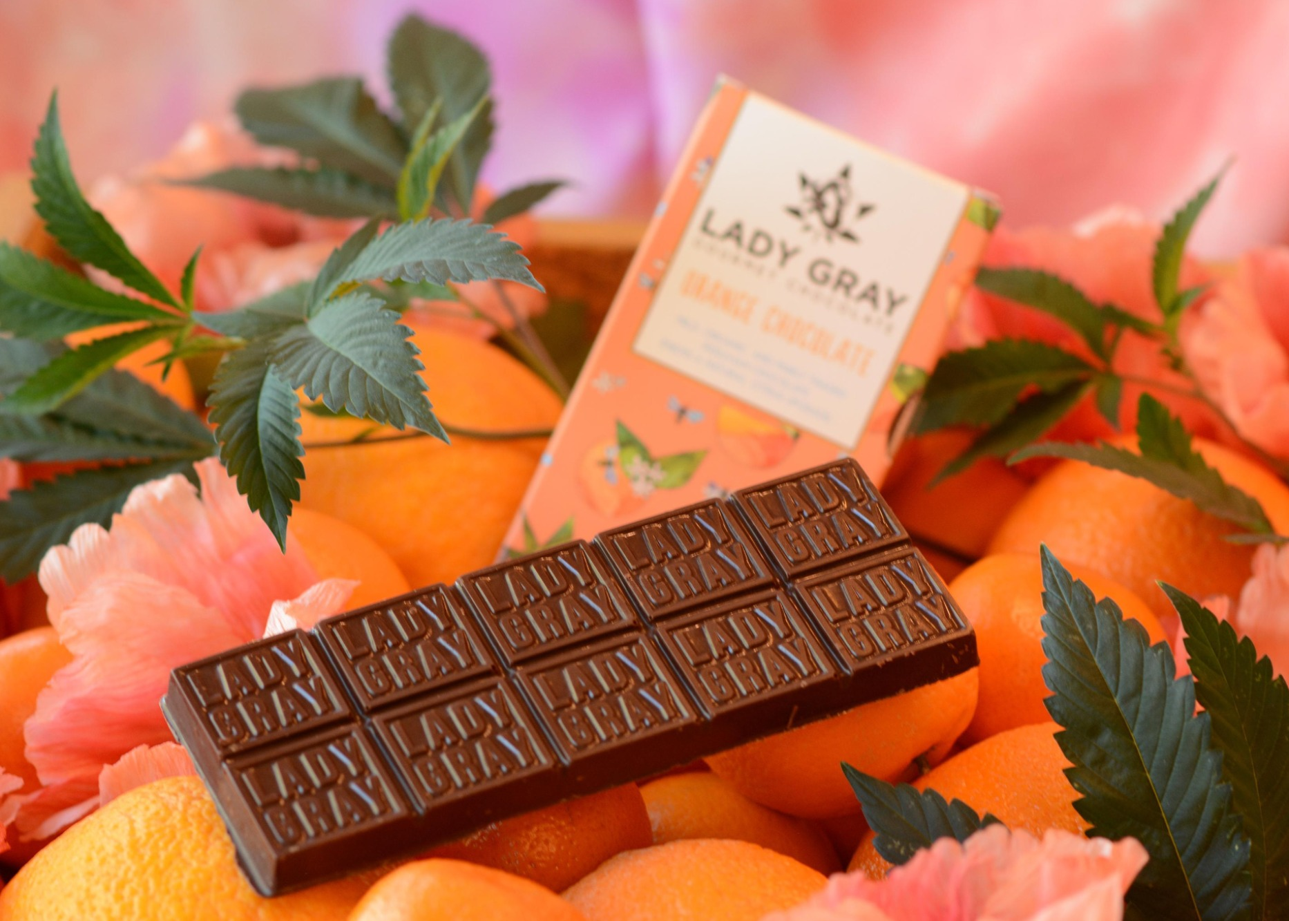 Photograph of product: LG Orange Chocolate Bar 100mg