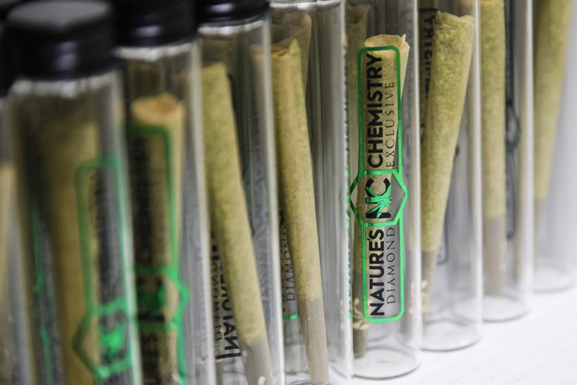 Photograph of product: Nature's Chemistry - Diamond Exclusive Preroll - Garlic Cookies (IH)
