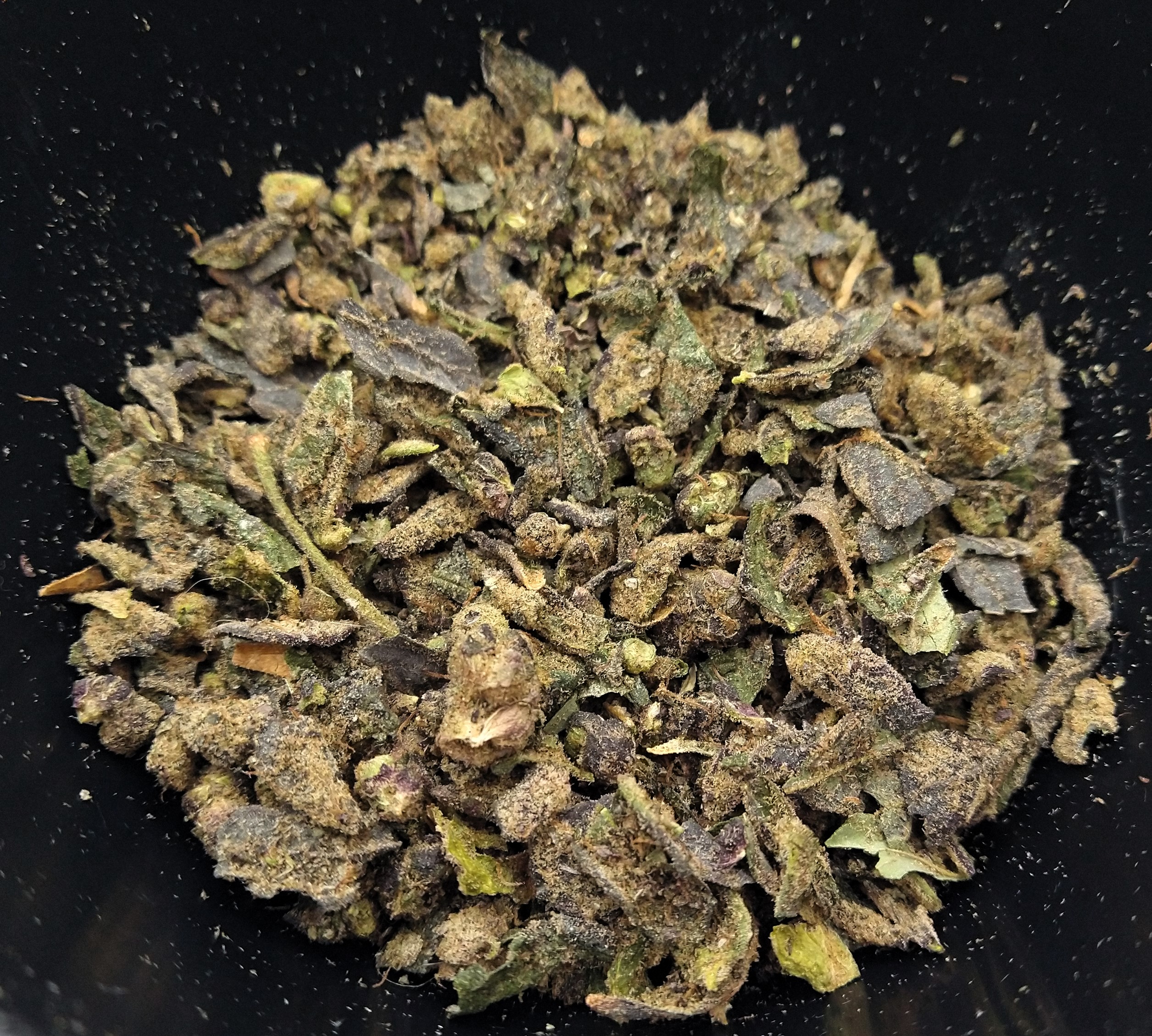 Photograph of product: Giving Tree | Candy Crush | Shake/Trim Prepacked Hybrid - 28g