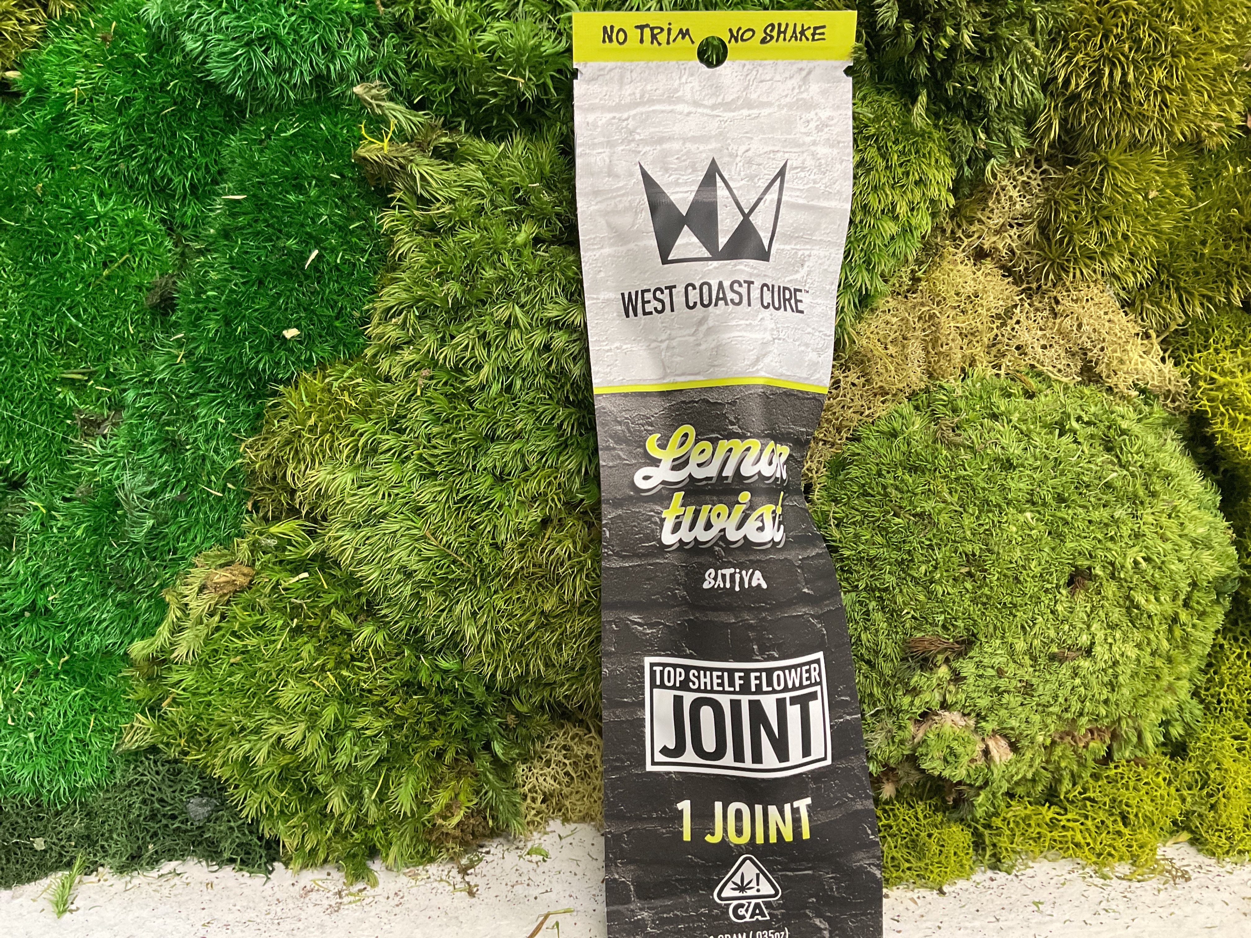 Photograph of product: PREROLL - - Oui'd - LEMON TWIST