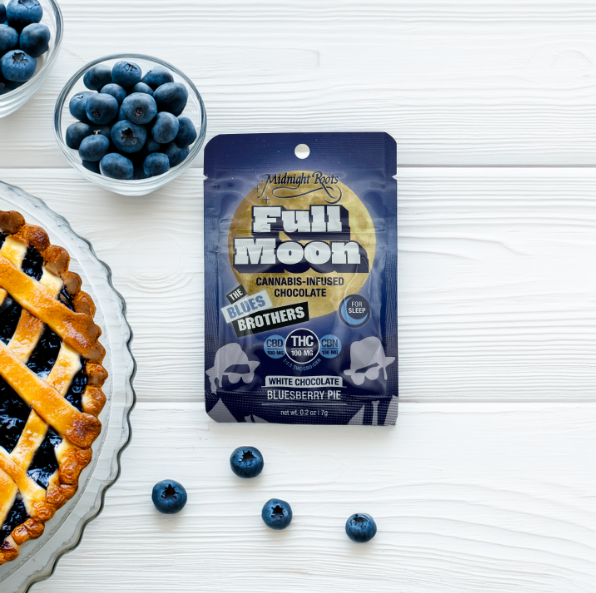 Photograph of product: 1:1:1 | Bluesberry Pie | 100mg TH-oui x 100mg CBN x 100mg CBD x 1pk | Full Moon | Midnight Roots