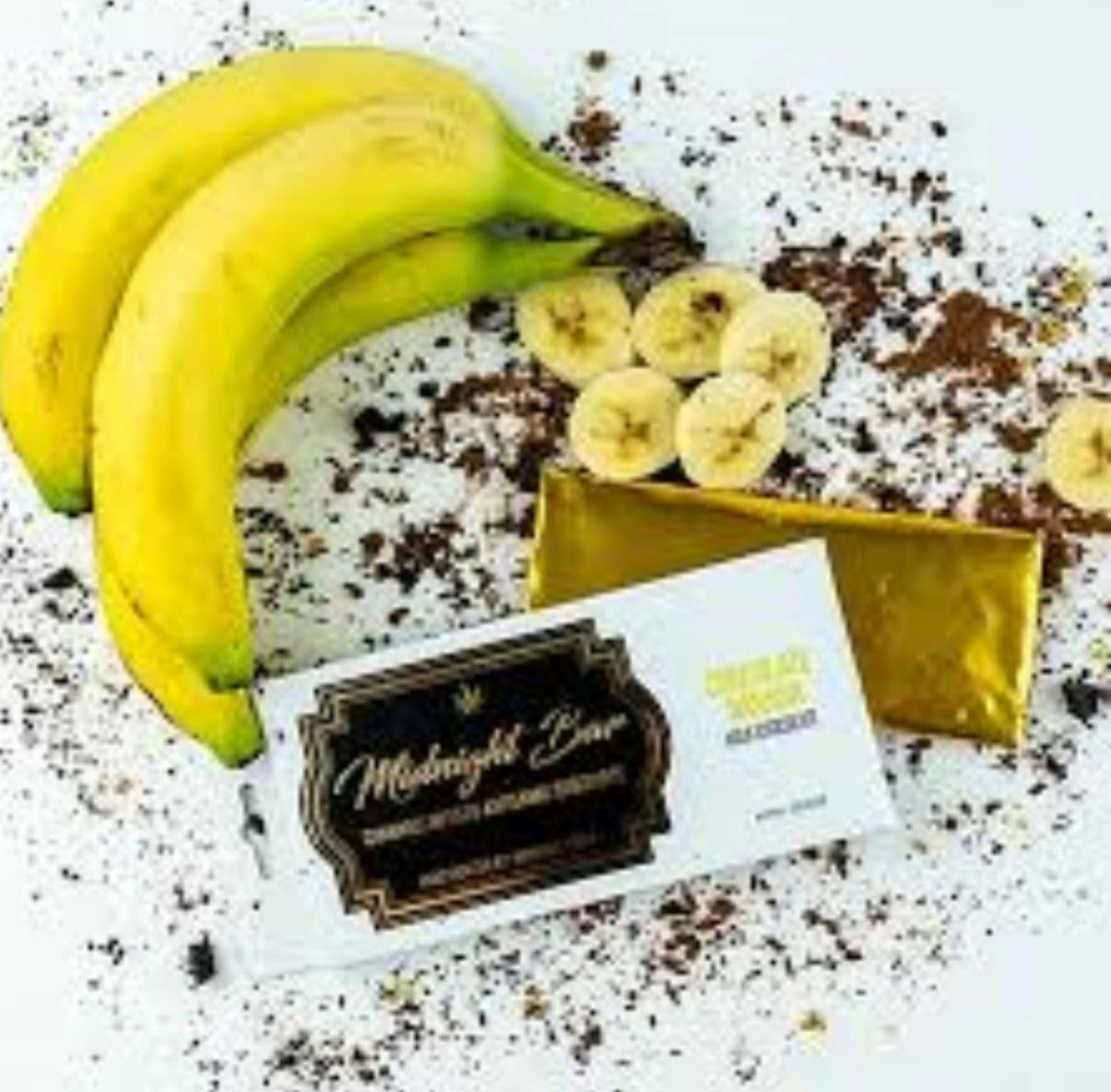 Photograph of product: MIDNIGHT ROOTS | CHOCOLATE BANANA | MILK CHOCOLATE | 200MG