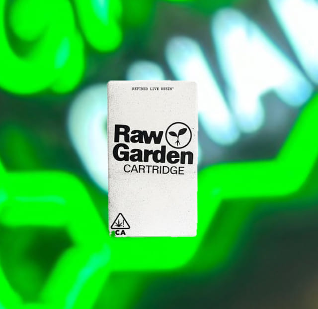 Photograph of product: Berry Nova CBD:THC 1:1 - Cartridge