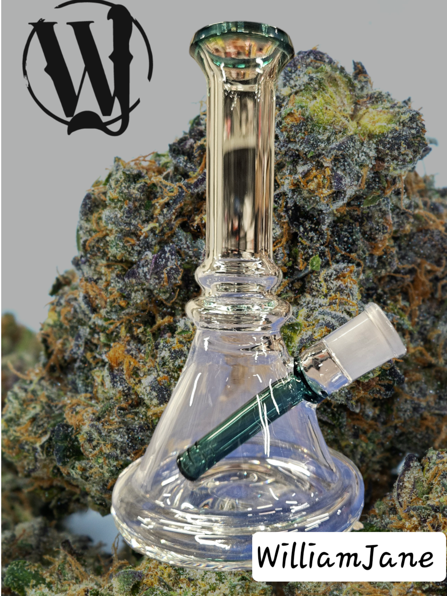 Photograph of product: Green Striaght Neck Beaker Bottom Water Bong