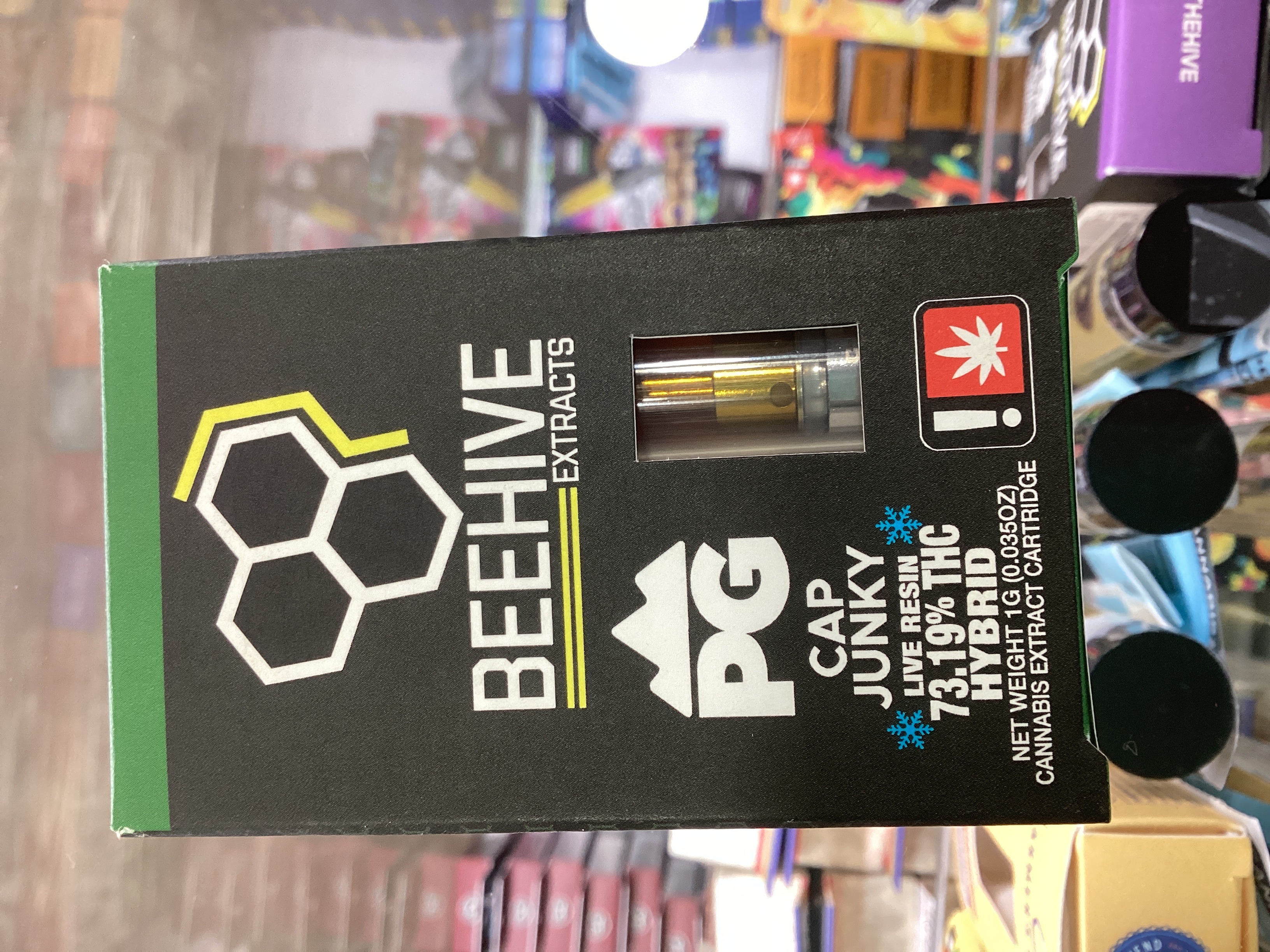 Photograph of product: Beehive Cap Junky Live Resin Cart