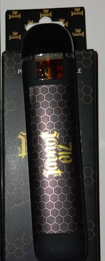 Photograph of product: DVP - .5g Ice Cream Cake x Banana Sherbet Rosin Carts - 710 Savant