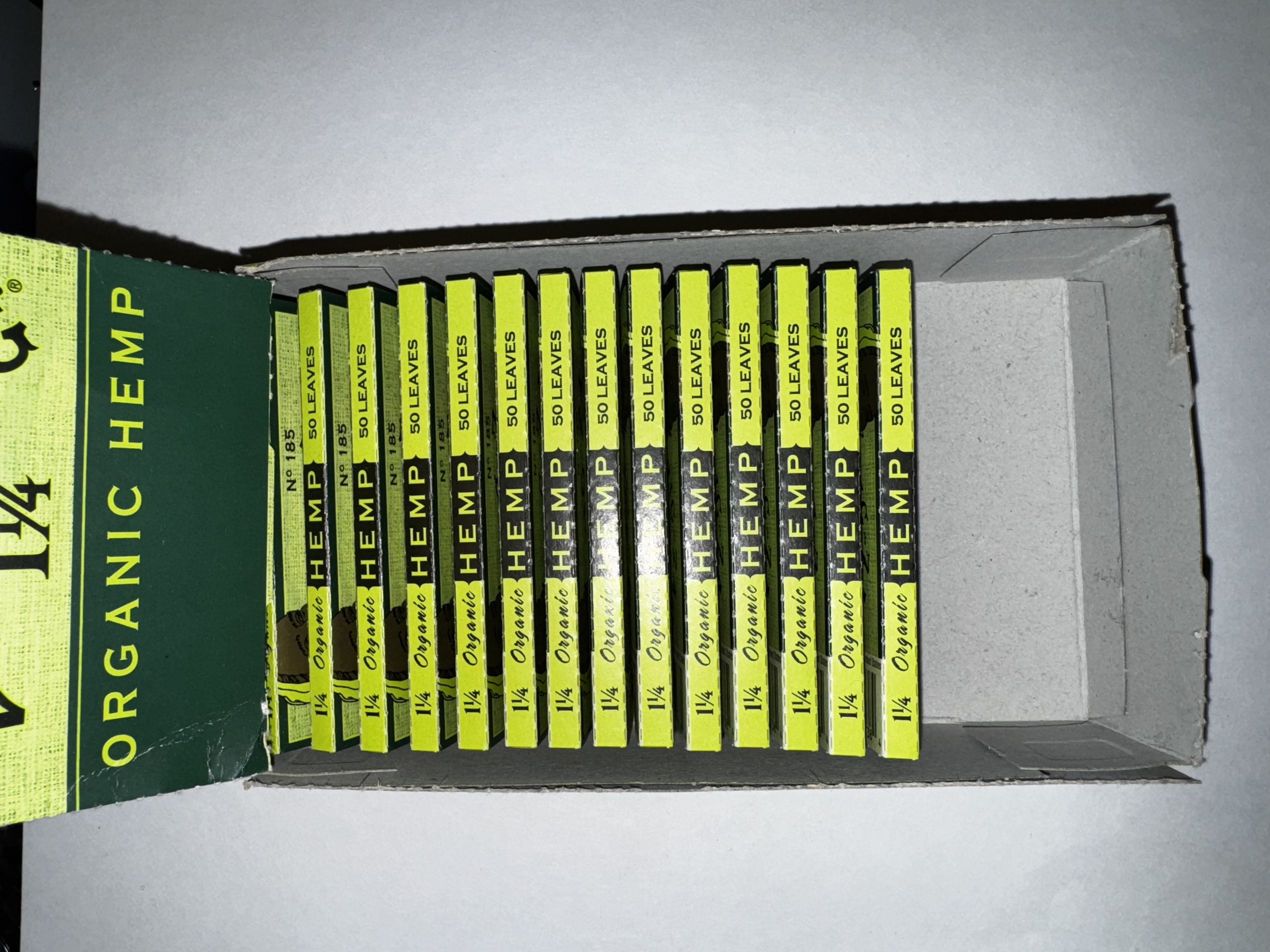 Photograph of product: Zig Zag | ORGANIC HEMP 1 1/4 PAPERS Paraphernalia