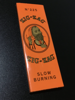 Photograph of product: Zig Zag 1 1/4 Roling Papers