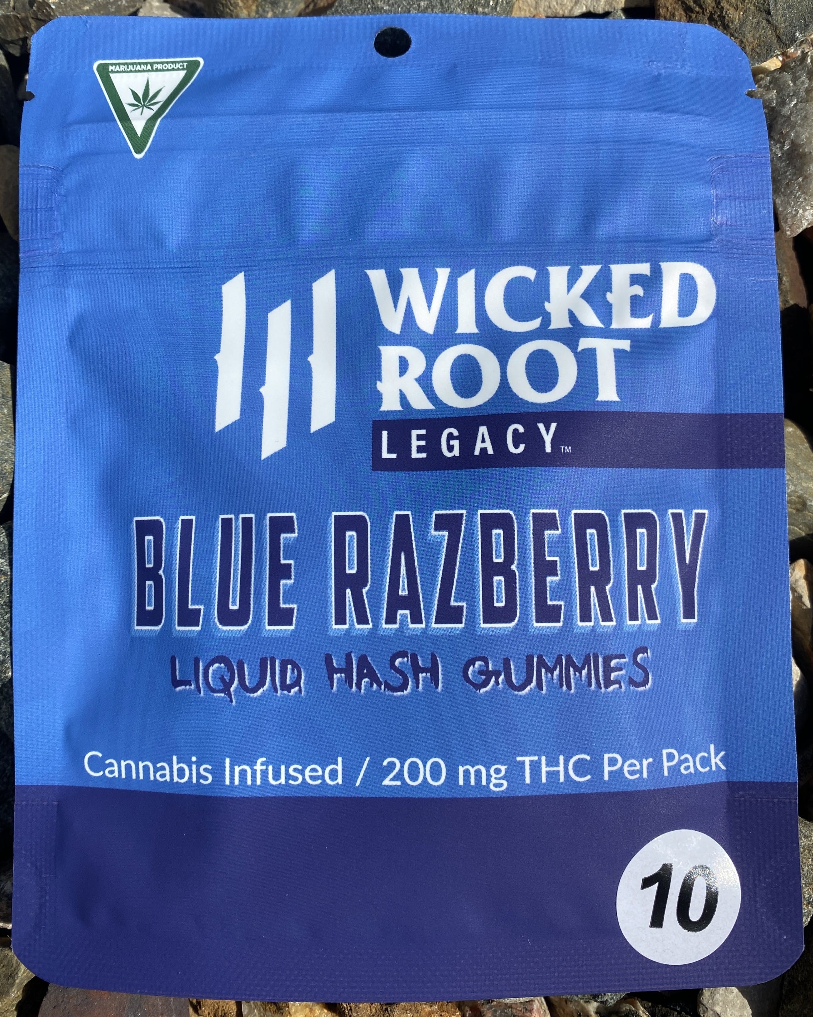 Photograph of product: Wicked Roots | 200mg Liquid au chocolat Gummies | Blue Raspberry